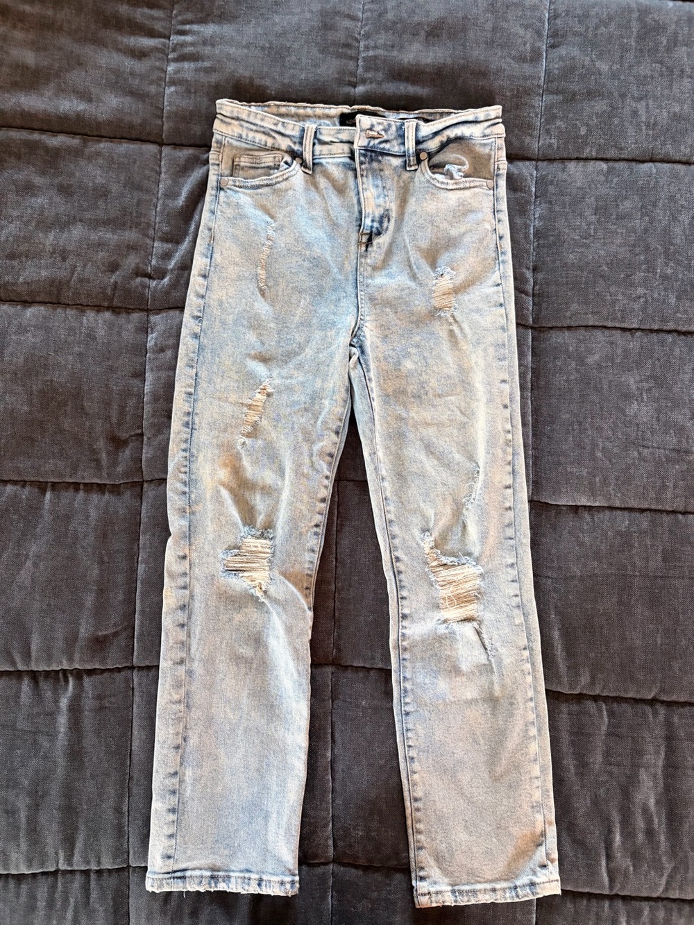 Kendall & Kylie Light Wash Distressed Women’s Jeans size 26
